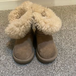 Toddler Uggs size 7